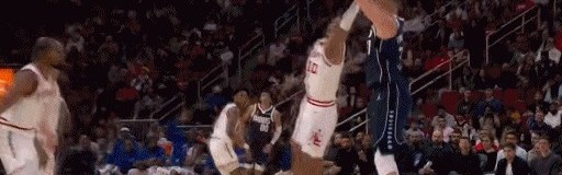 博鱼-来就是成串！克莱外线连中两记三分球帮助球队追分