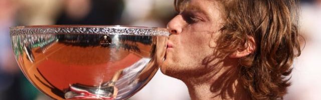 博鱼体育-卢布列夫终于熬成了“大师” 今年下一个会轮到谁？