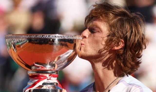 博鱼体育-卢布列夫终于熬成了“大师” 今年下一个会轮到谁？