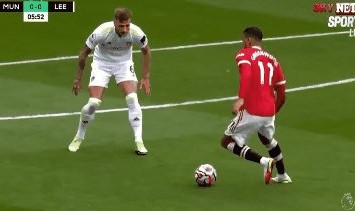 博鱼体育-【英超】博格巴4助攻B费戴帽 曼联5比1大胜利兹联