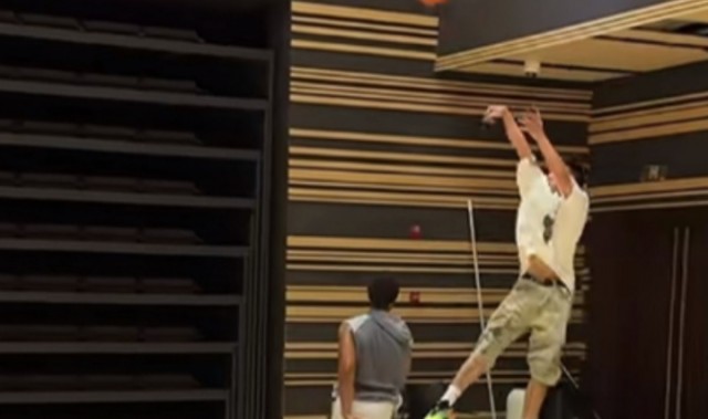 只能三次运球！吴泽加冕和美国知名训练师德文打了一个半小时单挑